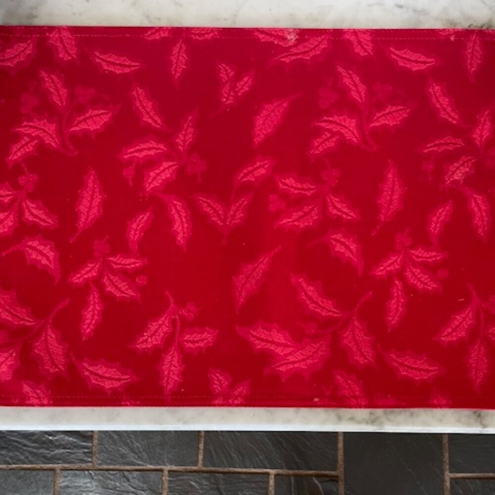 LENOX Holly Jacquard Damask Red Placemats (4) - Picture 8 of 11
